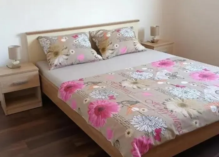 Апартаменти With Parking Space Mugeba, - 24342 Пореч