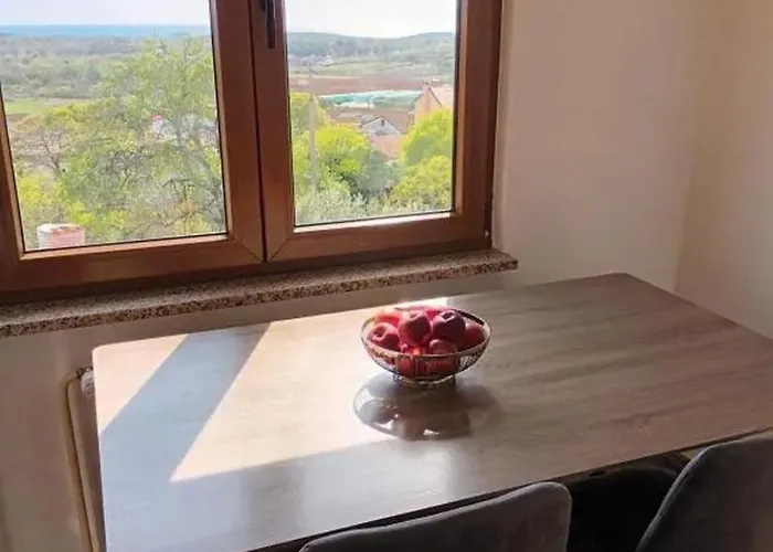 Апартаменти With Parking Space Mugeba, - 24342 Пореч